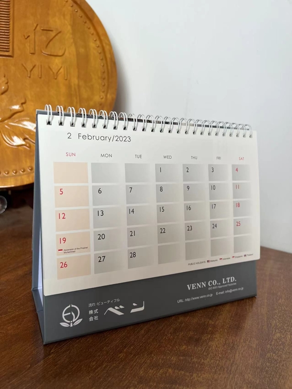 PMS-Farb-UV-Lack-Papier-Tischkalender Paper IIIustrator 128 g/m²